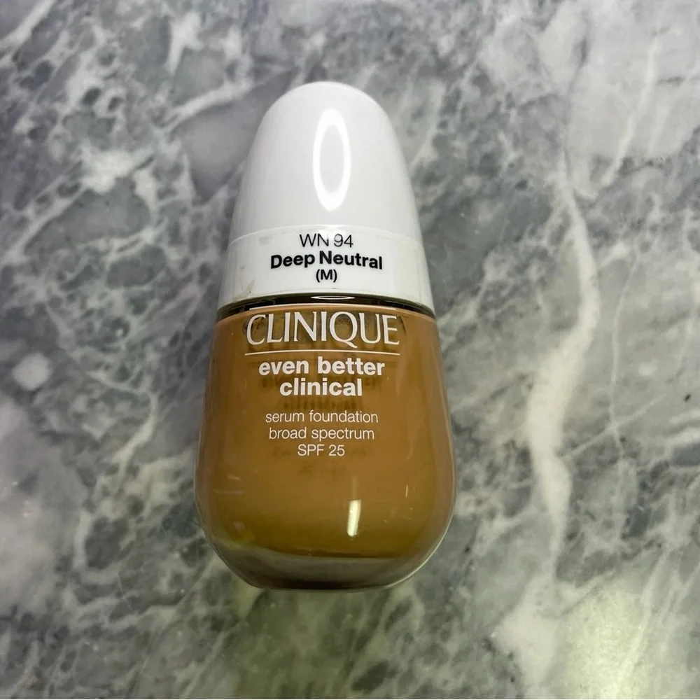 Clinique‎ Even Better Clinical Foundation Deep Neutral